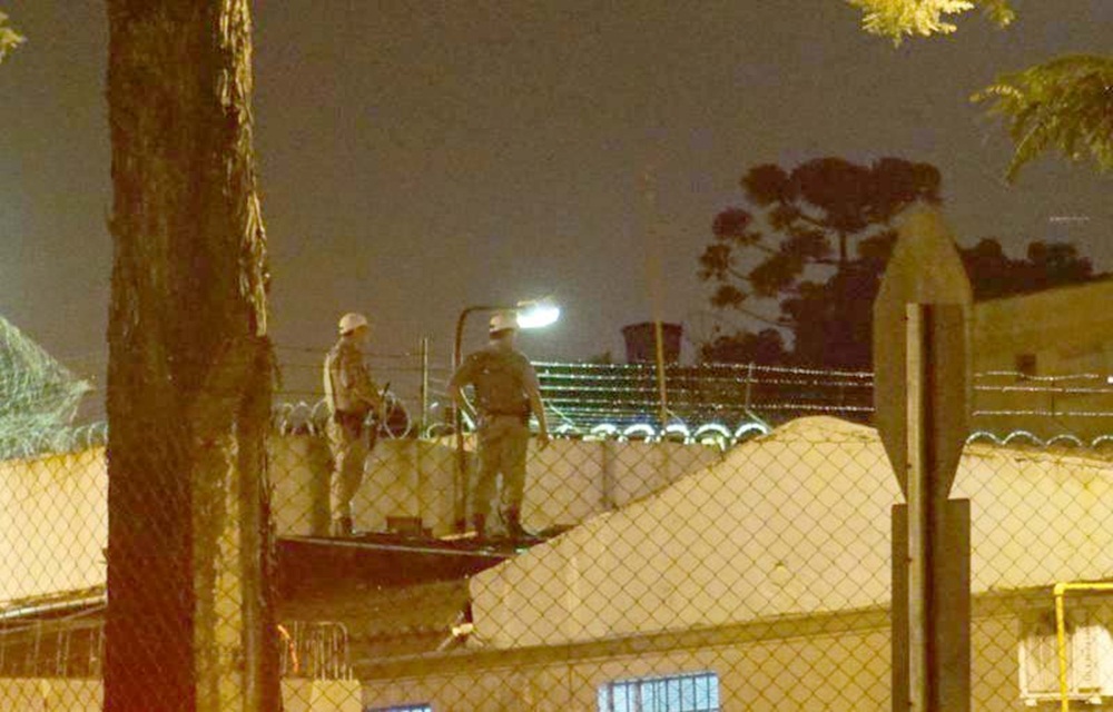 Ir para  <p>A Brigada Militar e Agentes da Superintend&ecirc;ncia dos Servi&ccedil;os Penitenci&aacute;rios (Susepe) frustraram neste domingo (1), uma tentativa de fuga em massa no Pres&iacute;dio Estadual de...